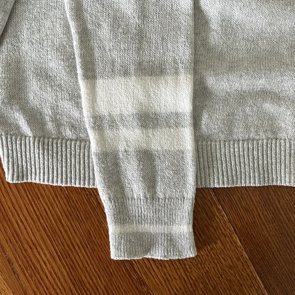 American Eagle Light Hooded Sweater - Picture 3 of 4